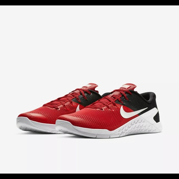 red nike metcon 4